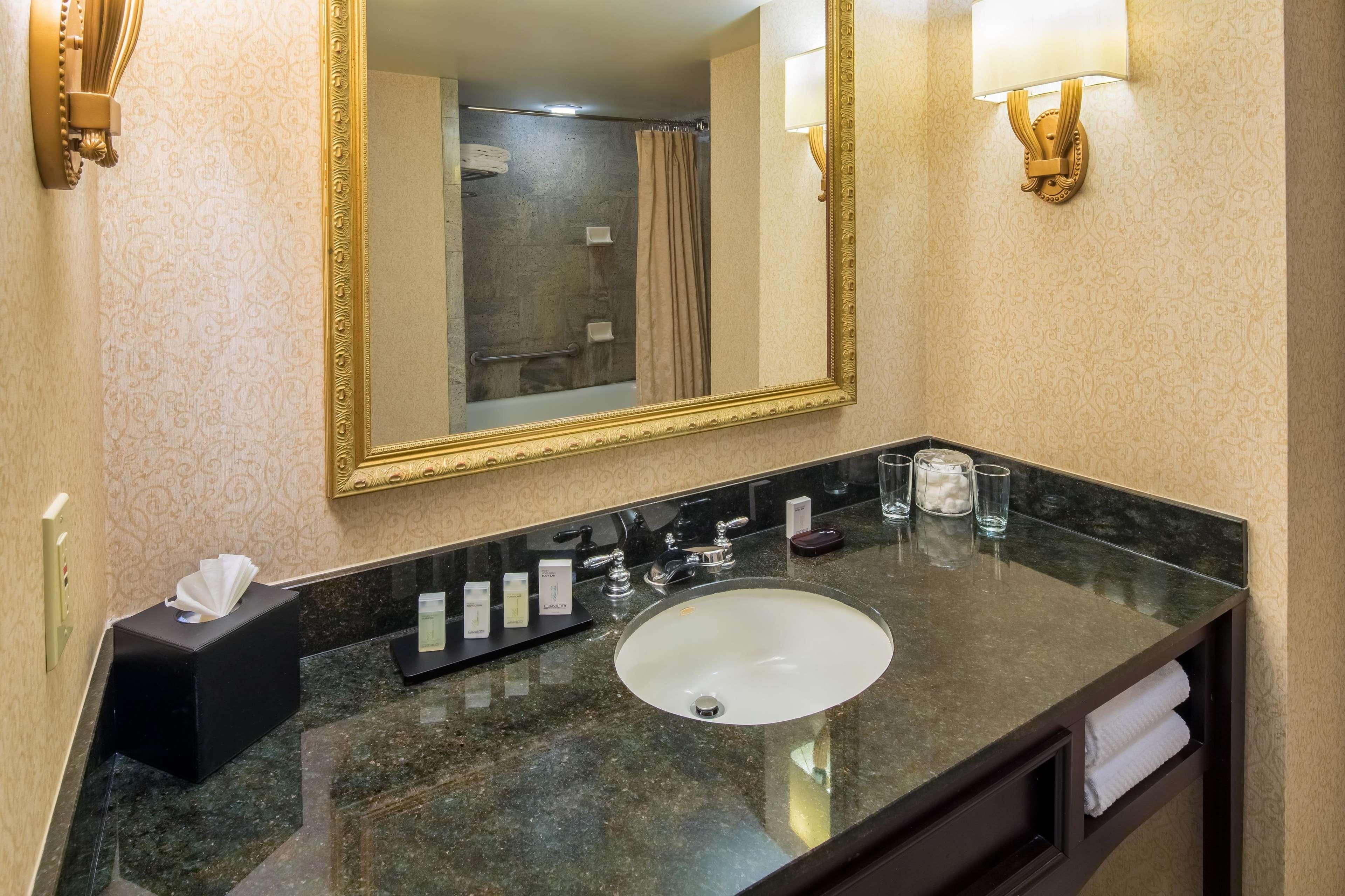 Embassy Suites By Hilton Portland Downtown Екстериор снимка